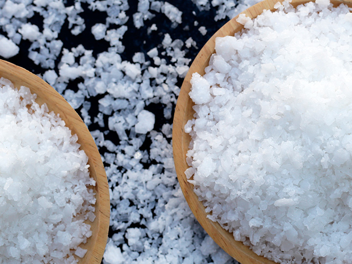 Alloy selection for service in caustic soda